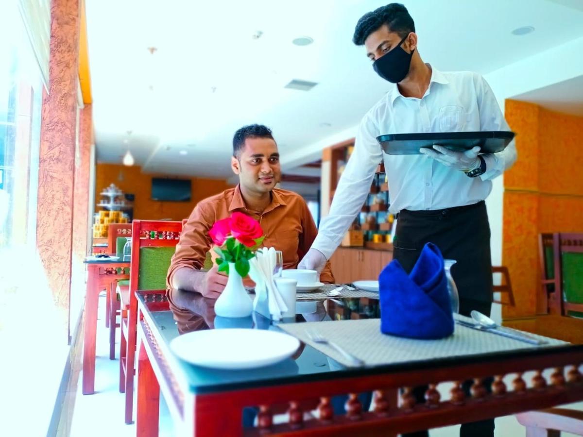 ฮิลล์ พาเลซ โฮเต็ล แอนด์ สปา Hotel Kochi ภายนอก รูปภาพ