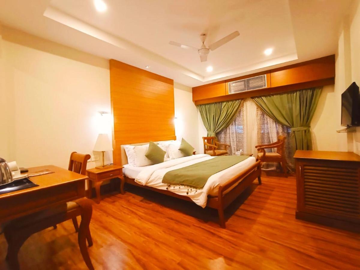 ฮิลล์ พาเลซ โฮเต็ล แอนด์ สปา Hotel Kochi ภายนอก รูปภาพ