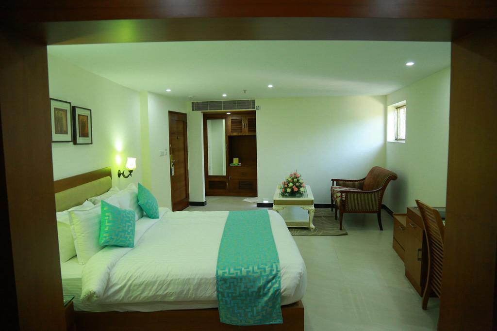 ฮิลล์ พาเลซ โฮเต็ล แอนด์ สปา Hotel Kochi ภายนอก รูปภาพ
