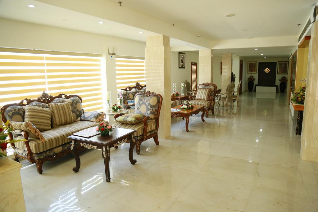 ฮิลล์ พาเลซ โฮเต็ล แอนด์ สปา Hotel Kochi ภายนอก รูปภาพ