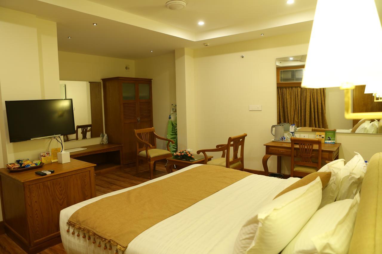 ฮิลล์ พาเลซ โฮเต็ล แอนด์ สปา Hotel Kochi ภายนอก รูปภาพ