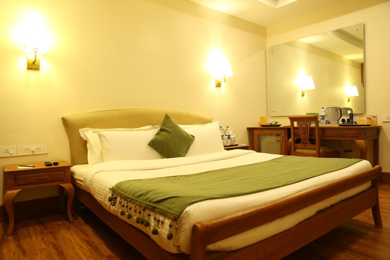 ฮิลล์ พาเลซ โฮเต็ล แอนด์ สปา Hotel Kochi ภายนอก รูปภาพ